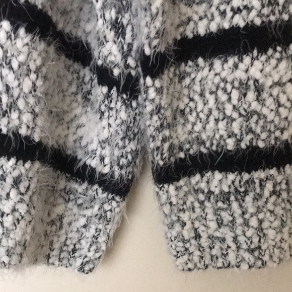 Calvin Klein sweater - Picture 2 of 4